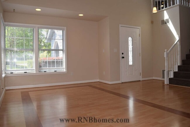 Photo - 1024 McRae Way