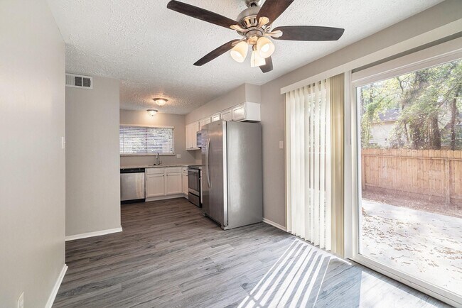 Building Photo - 11915 S Red Cedar Cir