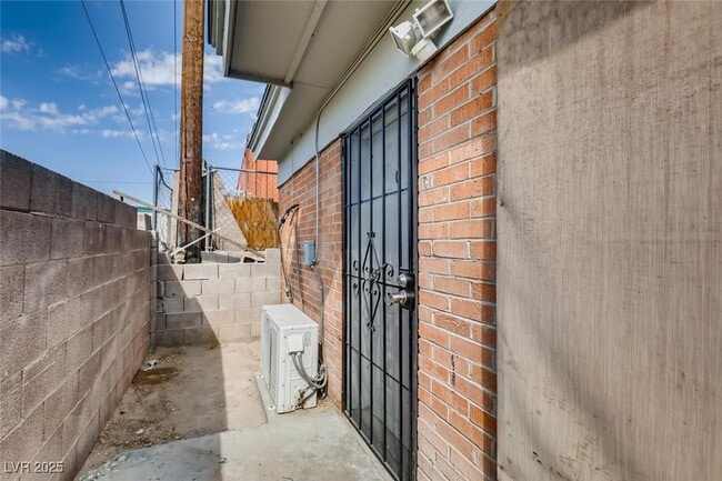 Photo - 2529 N Webster St Unit C