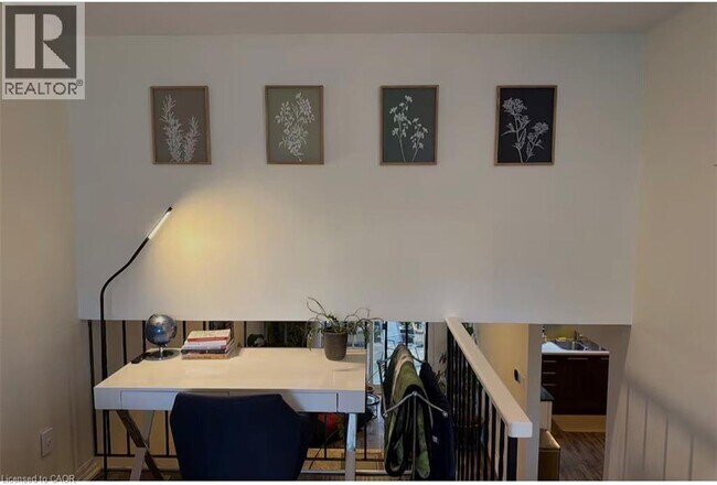 Photo - 279 Bluevale St N