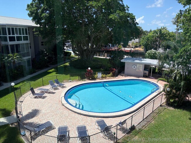 Building Photo - 1200 SW 12th Ct Unit 304