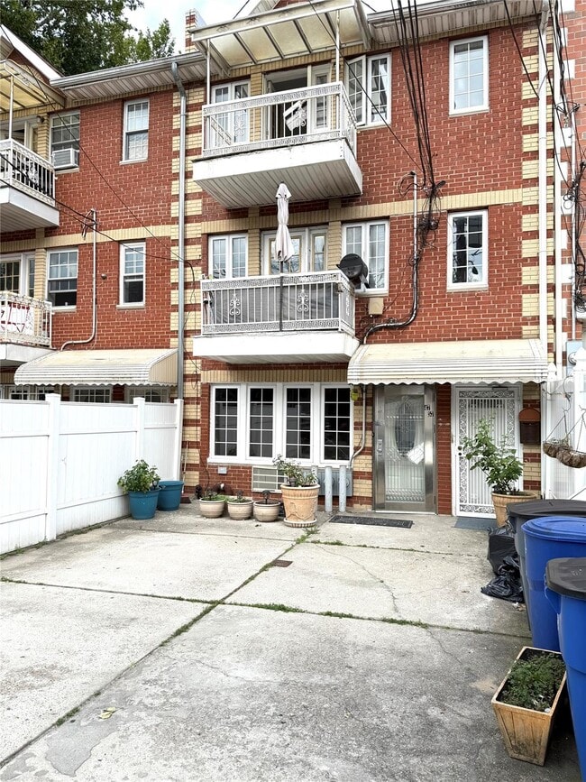 Building Photo - 47-57 58th Ln Unit 3 Rental