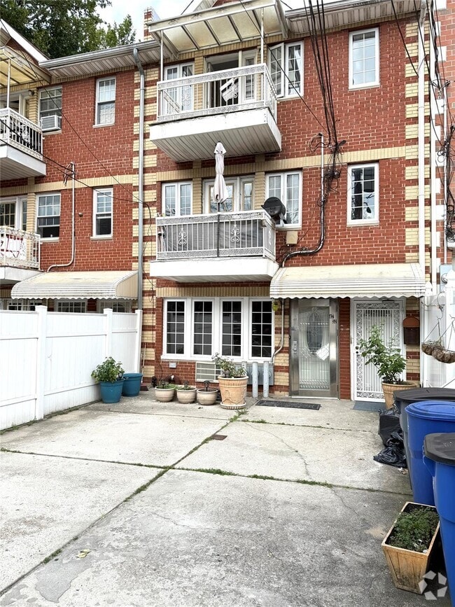 Building Photo - 47-57 58th Ln Unit 3 Rental