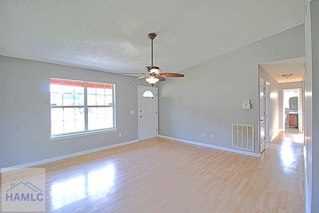 Photo - 850 Lyndsi Ln