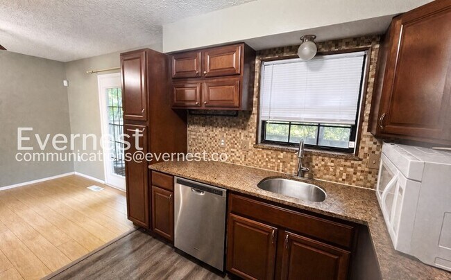 1372 Eastwick Way