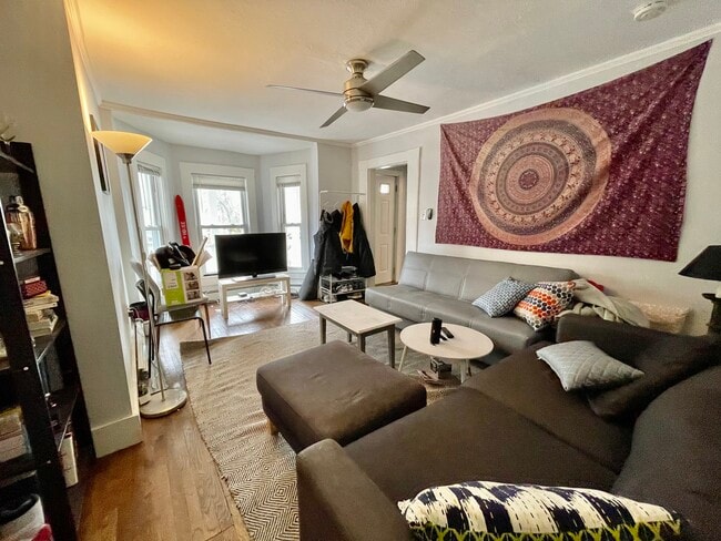 Building Photo - 158 Western Ave