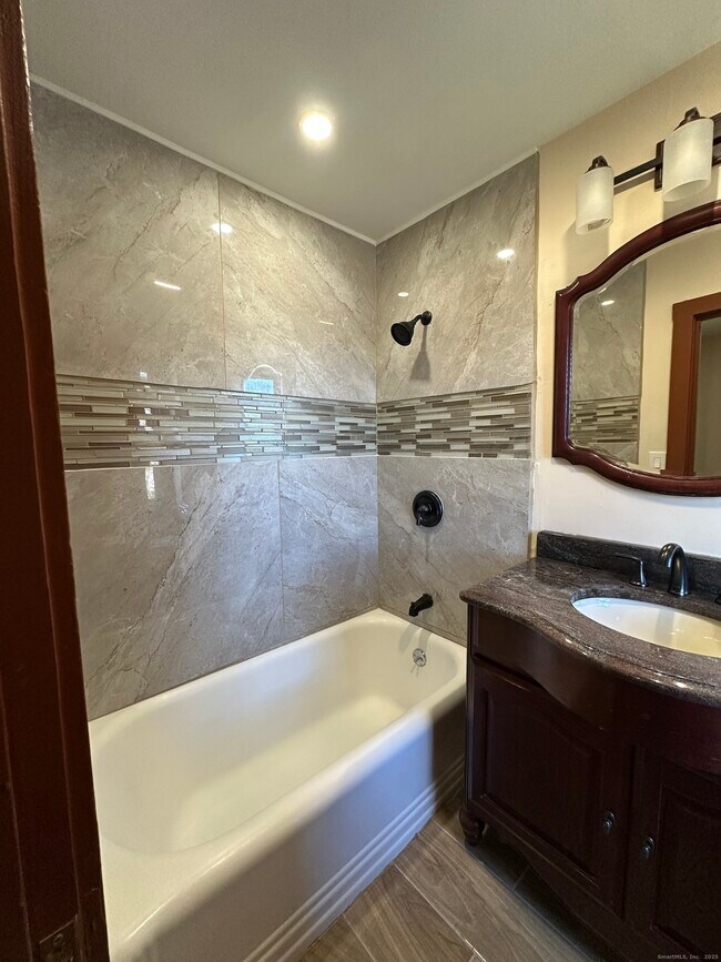 Photo - 1046 Main St Unidad 2nd Floor