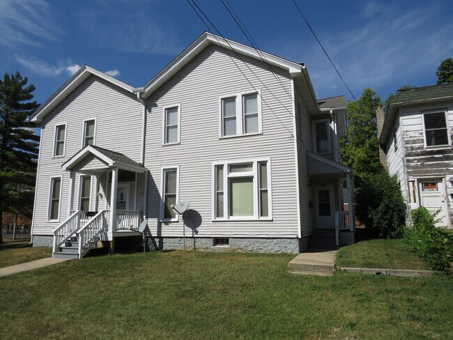 Building Photo - 304 E Main St Unit B Rental