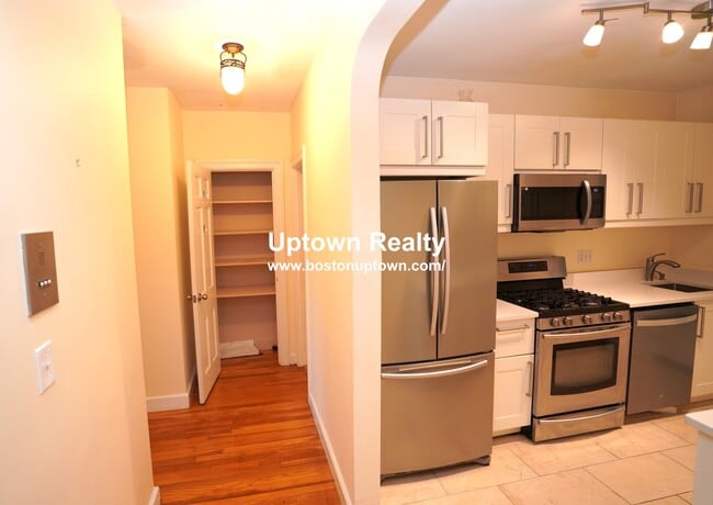 Photo - 1492 Beacon St