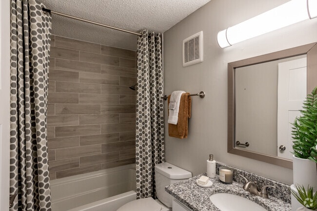 2BR, 1.5BA - 950SF - Primary Bathroom