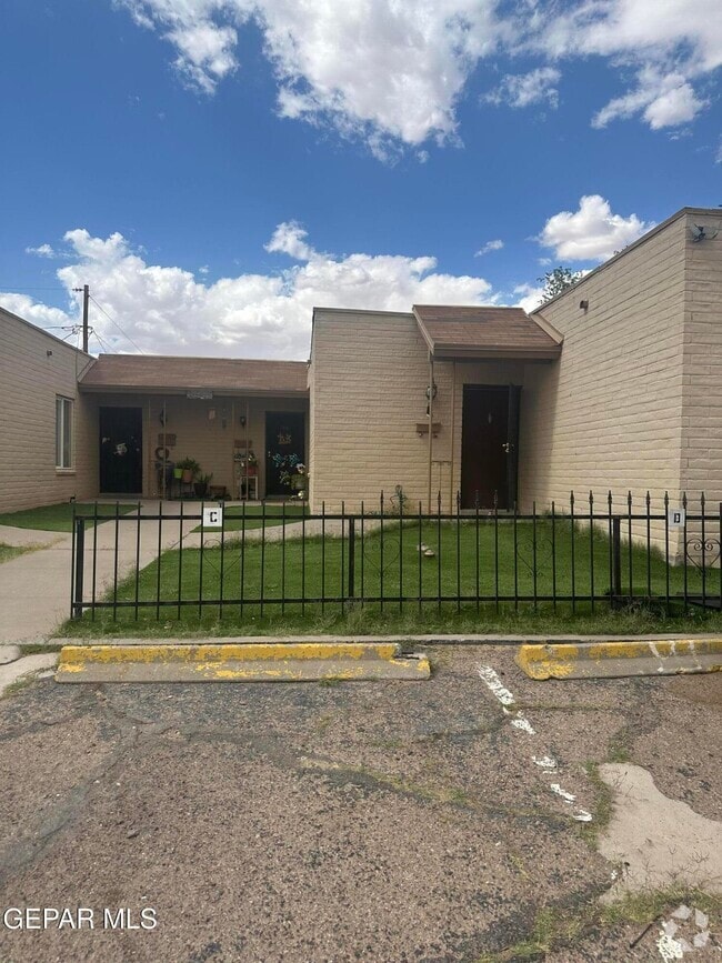 Building Photo - 10425 Ashwood Dr Rental
