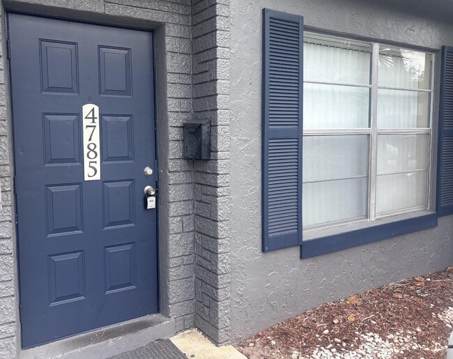 Building Photo - Charming 2-Bed Townhouse Retreat in Planta...