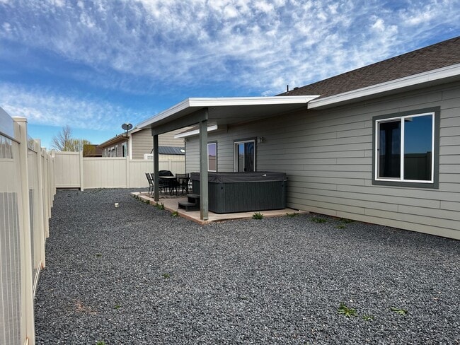 Photo - 3 bed/2 bath House with private Hot Tub