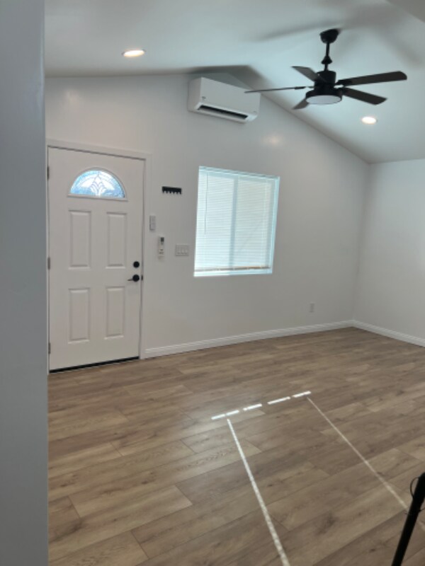 Photo - 483 Park Way