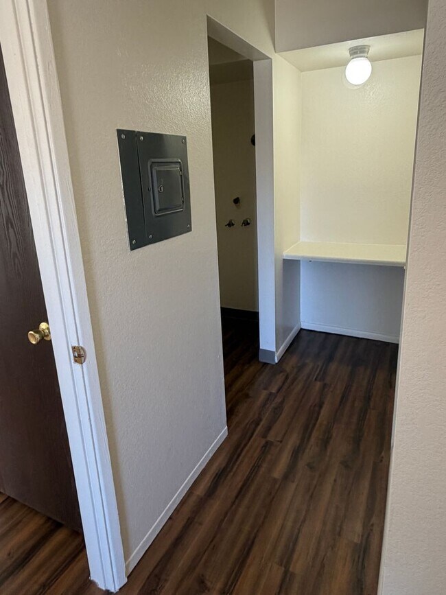 1200 S Riordan Ranch St
