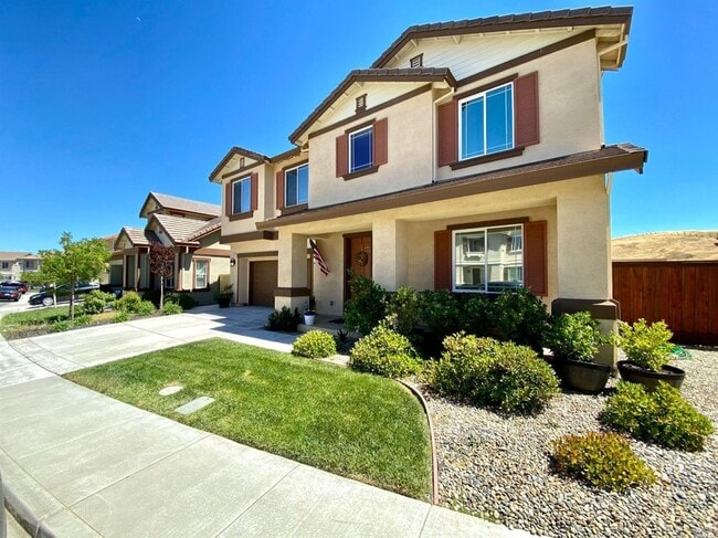 Photo - Living in Luxury in a Peaceful Setting