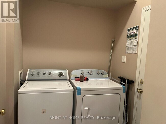 Photo - 270 Deercroft Ave
