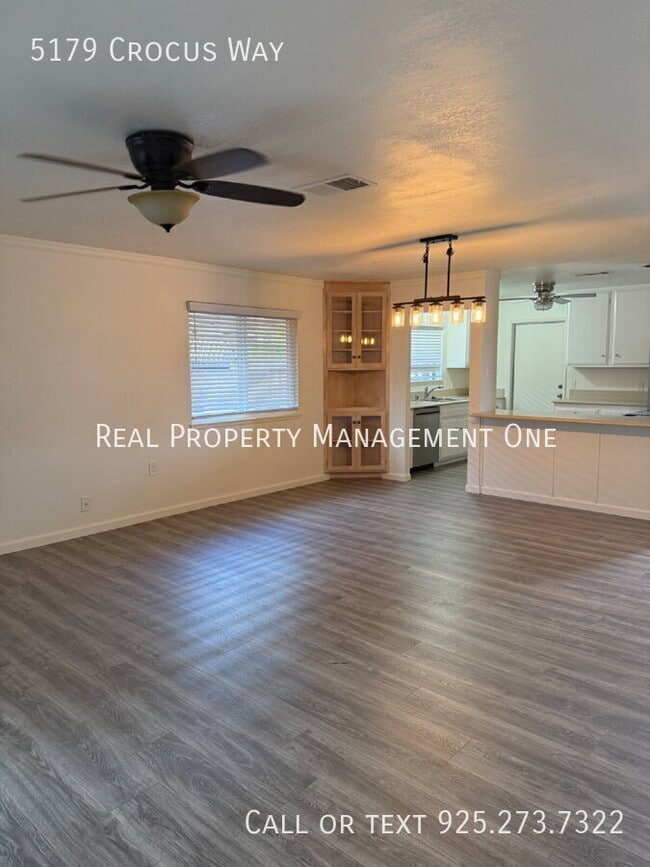 Photo - 5179 Crocus Way