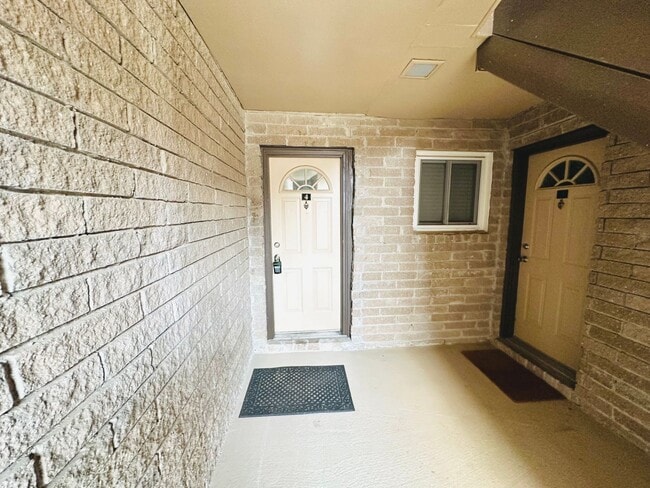 Photo - Spacious Condo in Prime Sandy Springs Location – Gated Community with Pool!