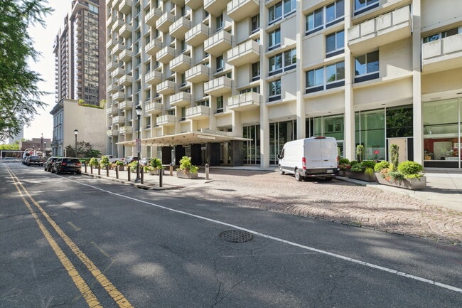 Photo - 604 S Washington Sq Unit 1806