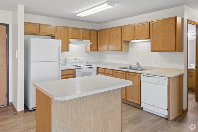 2BR, 2BA - 912SF - Kitchen
