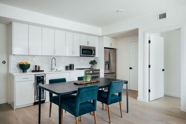 Building Photo - 345 8th St Unit 405