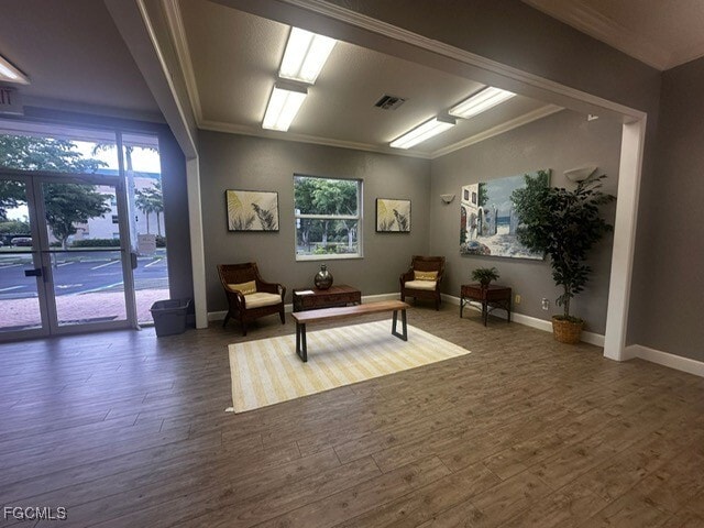 Building Photo - 14831 Park Lake Dr Unit 209