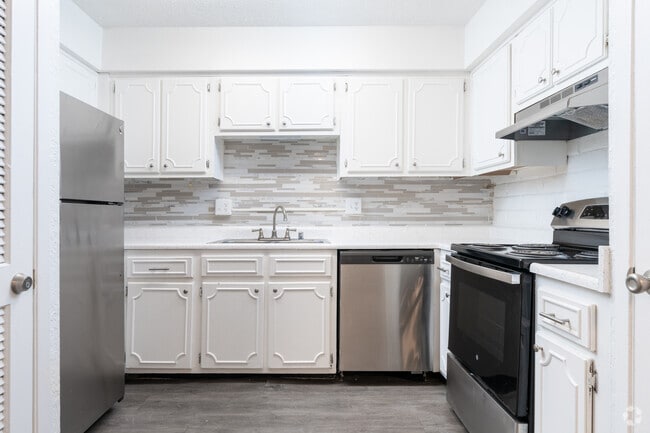 2 Bedroom Townhome - 1,160SF - Kitchen