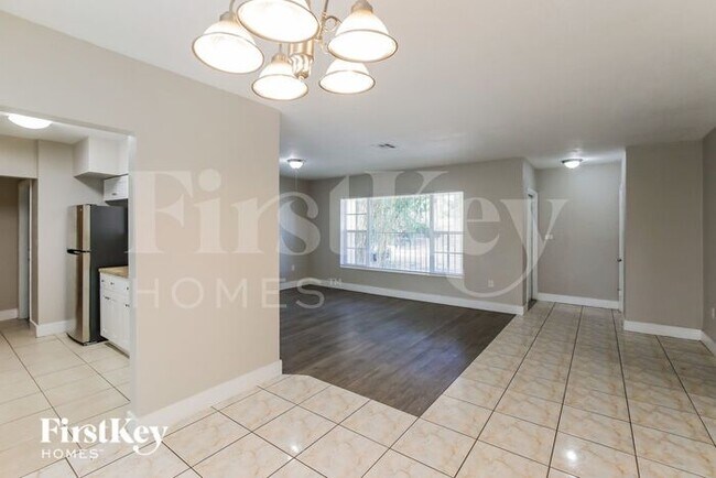 Photo - 810 NW 186th Dr