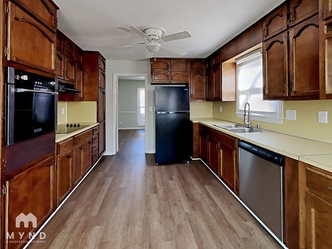 Photo - 1840 Westridge Dr