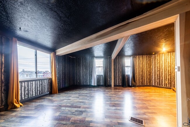 Photo - 952 Freeland St