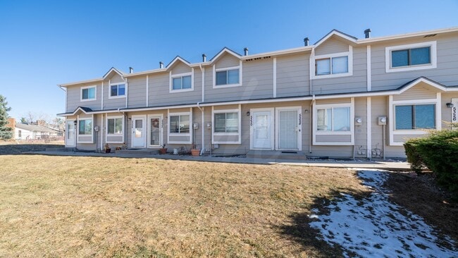 Building Photo - Cute Updated Townhome Near the Powers Corr...