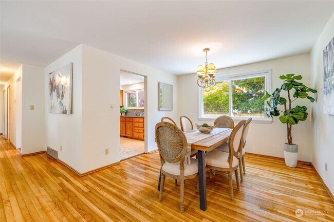 Photo - Beautiful Burien Home, Top Floor of Home for Rent