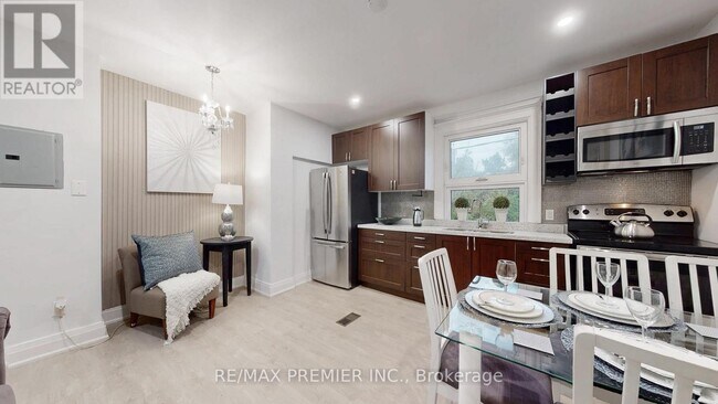 Photo - 454 Gerrard St E