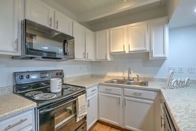 Photo - The Valencia Apartments