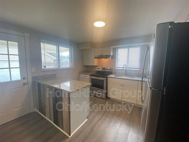 Photo - 4618 Farnham Ave