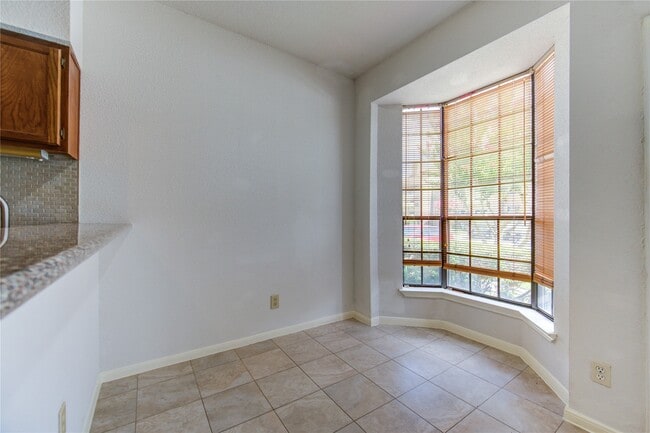 Photo - 2121 El Paseo St