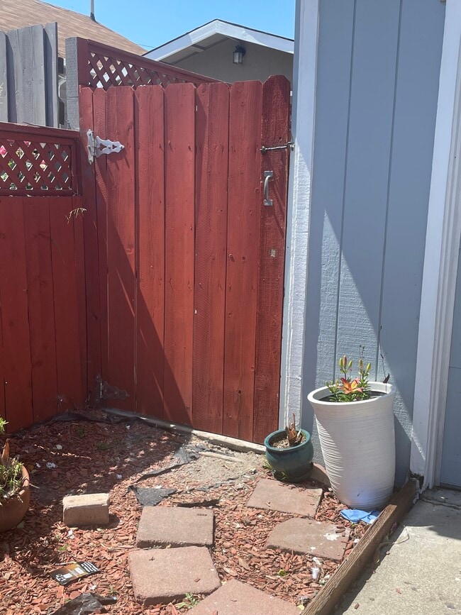 Photo - 1611 103rd Ave Unit One