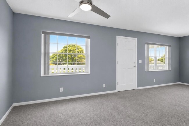 Photo - 10000 Meridian Way N Unidad 0150