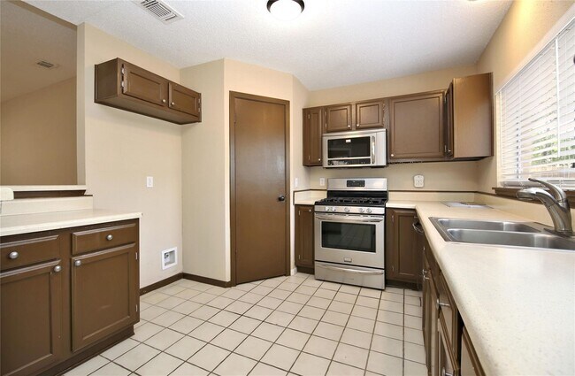 Photo - 18203 Brooknoll Dr