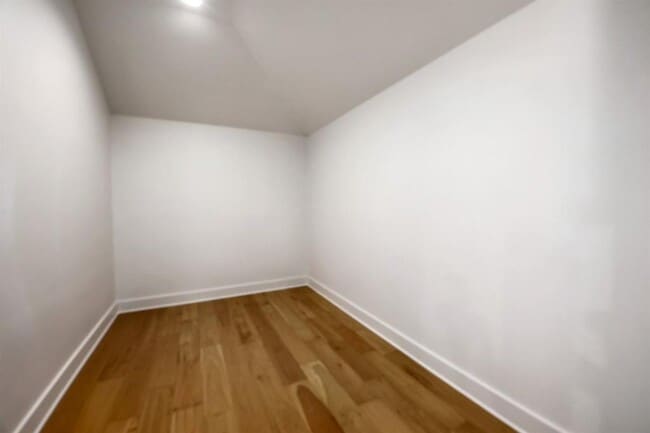 Photo - 8302 Kromer St