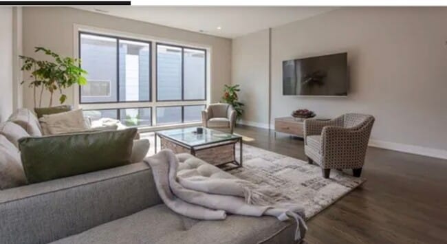 Photo - 1618 N Bosworth Ave