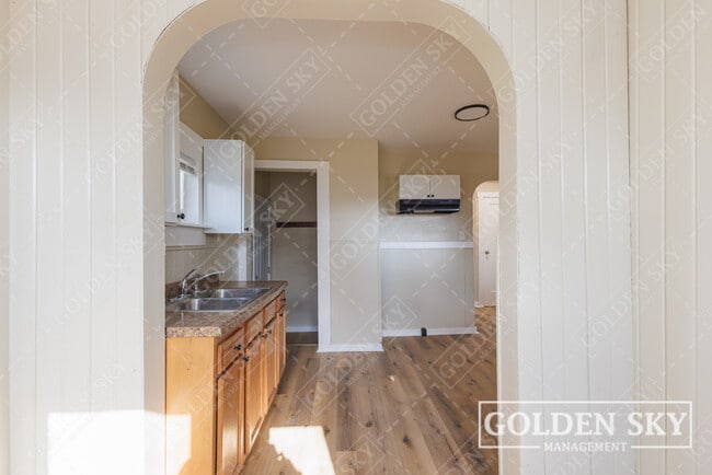 Photo - 4613 S Madison St