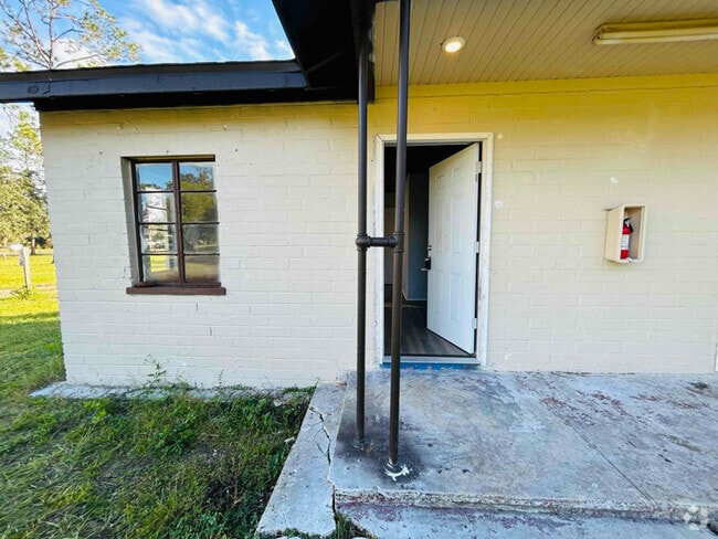 Building Photo - 8010 SE US Hwy 301 Rental