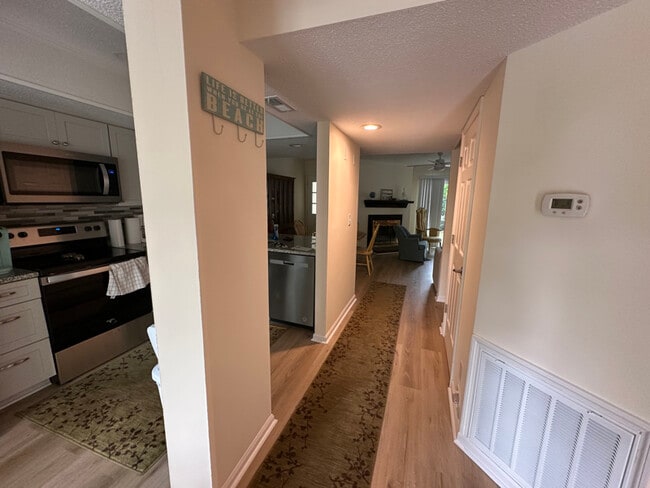 Photo - 16 Shadow Moss Pl