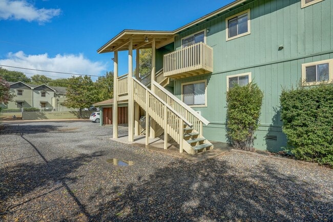 Building Photo - 2 Bed, 1 Bath Apartment in Downtown Prescott! Unit D