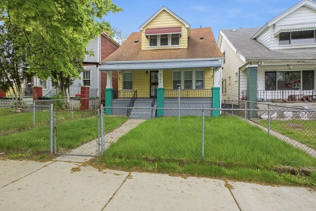 Building Photo - $1200/month bungalow