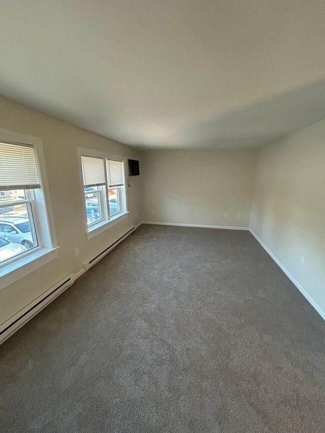 Photo - 2 Bedroom Renovated Apartment for Rent!