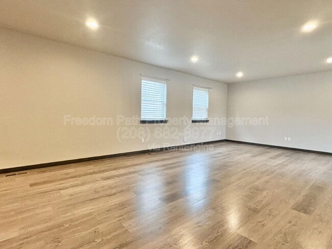 Photo - 1425 E Seleta Ln