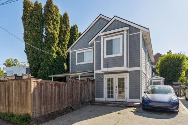 Building Photo - 2 bedroom in Seattle WA 98117 Unit B Rental
